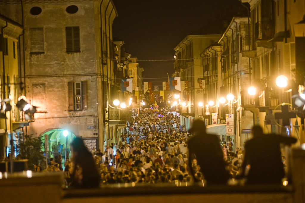 Via Roma - Festival Mirabilia 2012 - ph Andrea Macchia