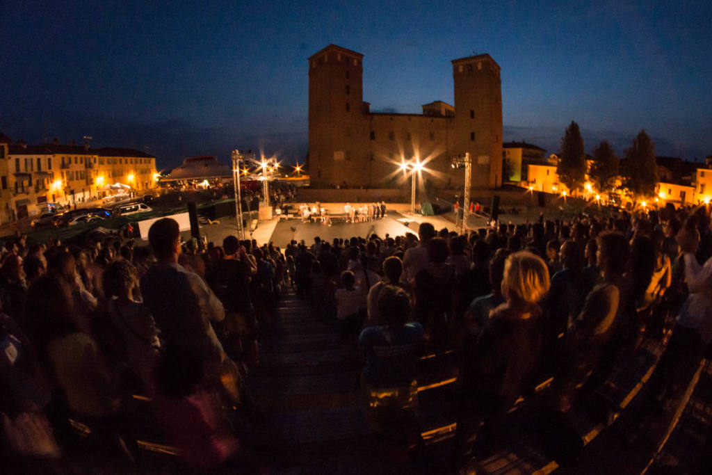 compagnie XY - Il n'est pas encore minuit - Festival Mirabilia 2014 - ph Andrea Macchia