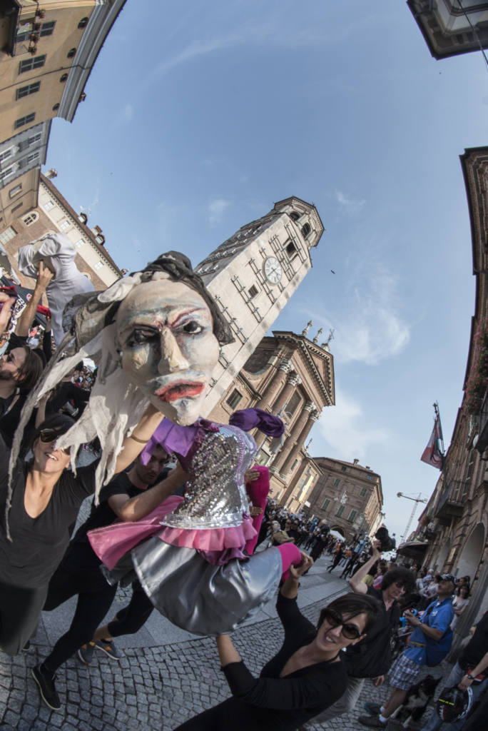 Torino Danza / Teatro Stabile di Torino Biennale di Danza di Lione - Défilé - La grande Anteprima - Festival Mirabilia 2014 - ph Andrea Macchia